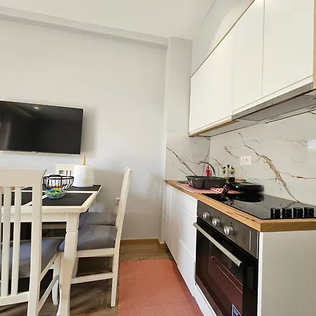 Apartment 2-leo's *