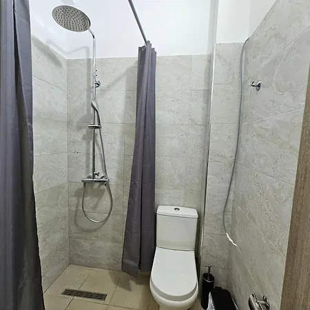 2-leo's Apartment *