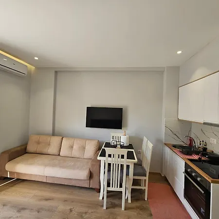 2-leo's Apartment *