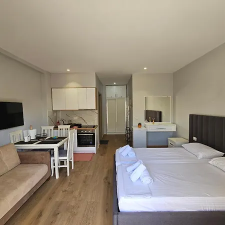 2-leo's Sarandë