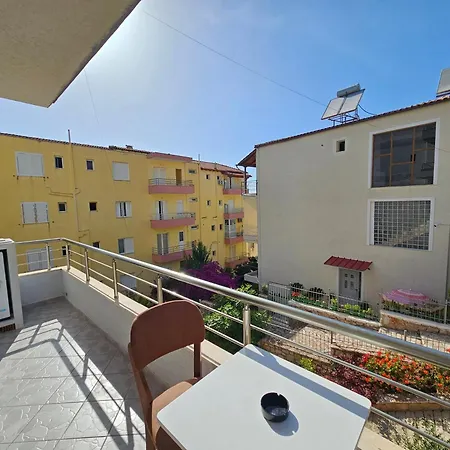 2-leo's Apartment *