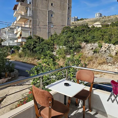 Apartment 2-leo's